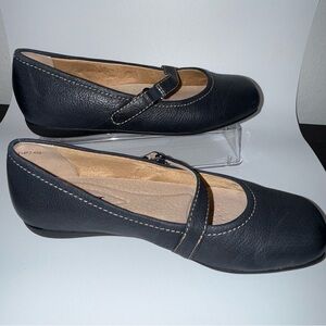 Trotters Black Flats